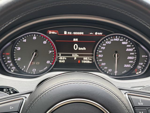 Audi S8 2014 car image #17