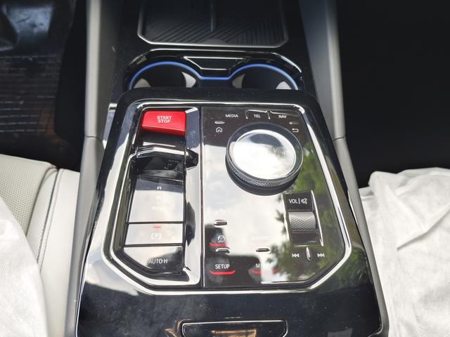 BMW M5 New Energy #17 BMW M5 New Energy صورة سيارة #17