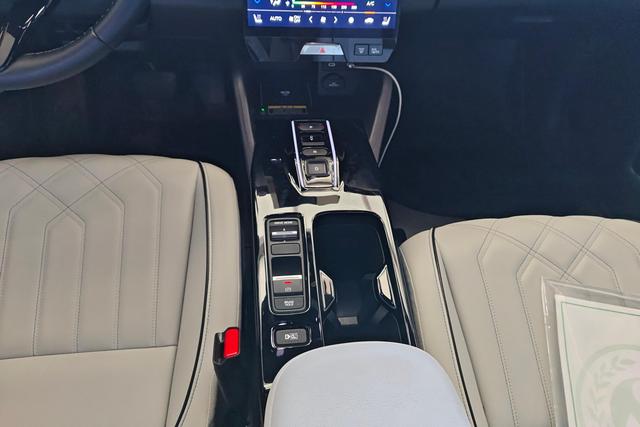 Honda e:NS1 2024 #17 Honda e:NS1 2024 car image #17