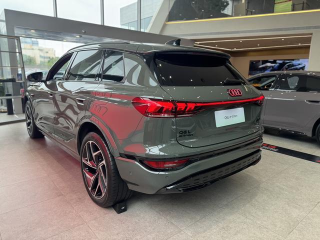 Audi Q6L Sportback e-tron 2025 car image #17