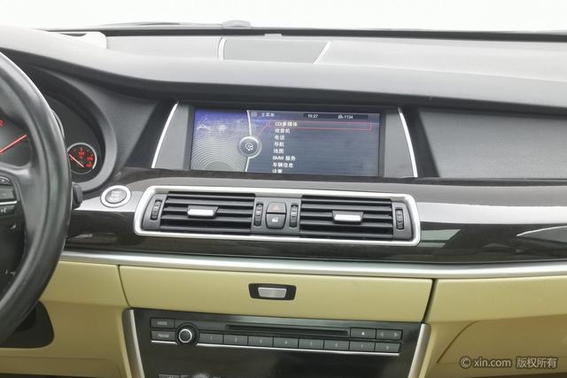 BMW 5 Series GT 2011 immagine di auto #17