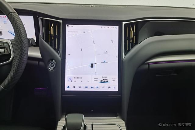 HongQi HS7 PHEV 2025 car image #17