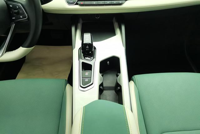 GEELY Emgrand L HiP 2022 #17 GEELY Emgrand L HiP 2022 صورة سيارة #17