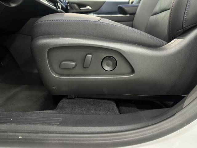 Chevrolet Equinox Plus 2025 car image #17