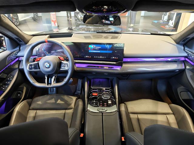 BMW M5 New Energy car image #17