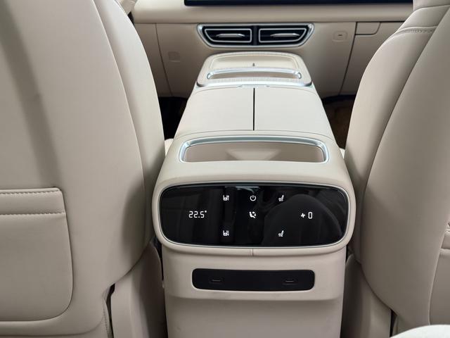 Deepal S09 2025 car image #17