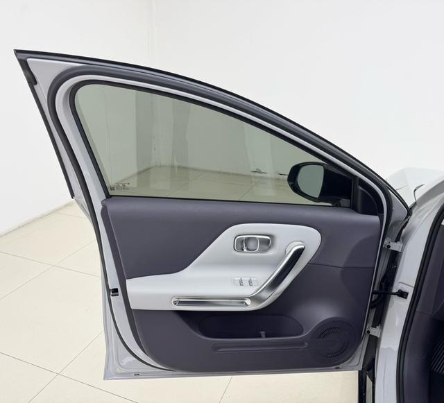 零跑汽车 零跑B01 2025 汽车图片 #17