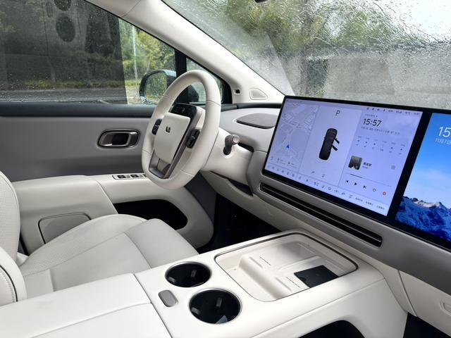 Li i8 2025 image de voiture #17