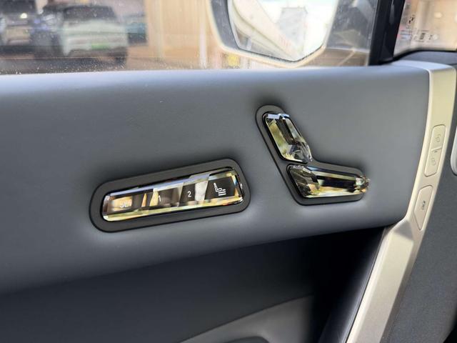 BMW iX 2022 car image #17