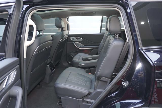 HongQi HS7 PHEV 2025 car image #17