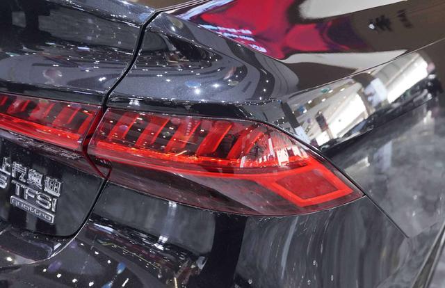 Audi A7L 2025 immagine di auto #17