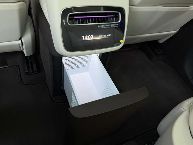 Denza N9 2025 #17 Denza N9 2025 car image #17