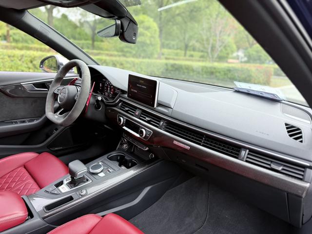 Audi S4 2019 car image #17