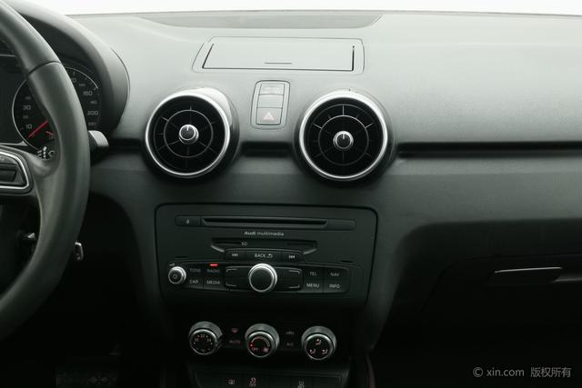 Audi A4 2014 car image #17