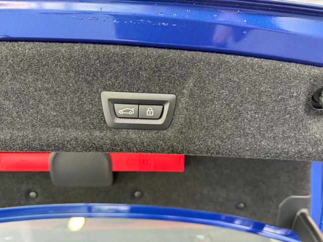 BMW M8 2023 car image #17