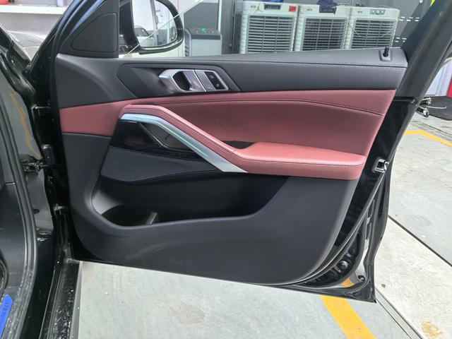 BMW iX M60 2023 car image #17