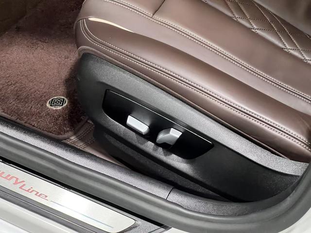 BMW i5 M60 2019 #17 BMW i5 M60 2019 car image #17