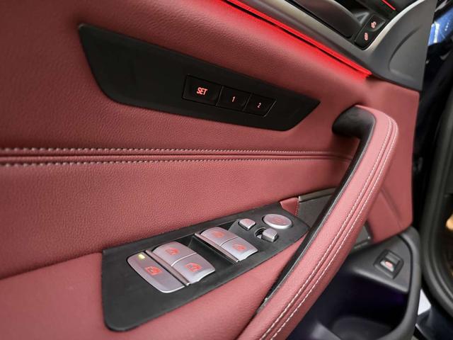 BMW X7 M60i 2022 car image #17