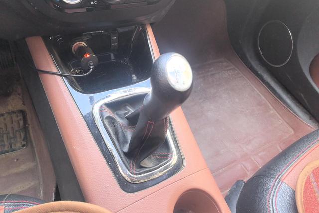 Forthing JOYEAR X5 2015 #17 Forthing JOYEAR X5 2015 car image #17