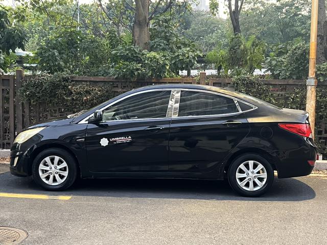 Hyundai Reina 2010 car image #17