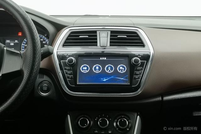 Suzuki SX4 S-CROSS 2018 image de voiture #17