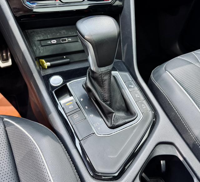Volkswagen Tiguan L 2023 car image #17