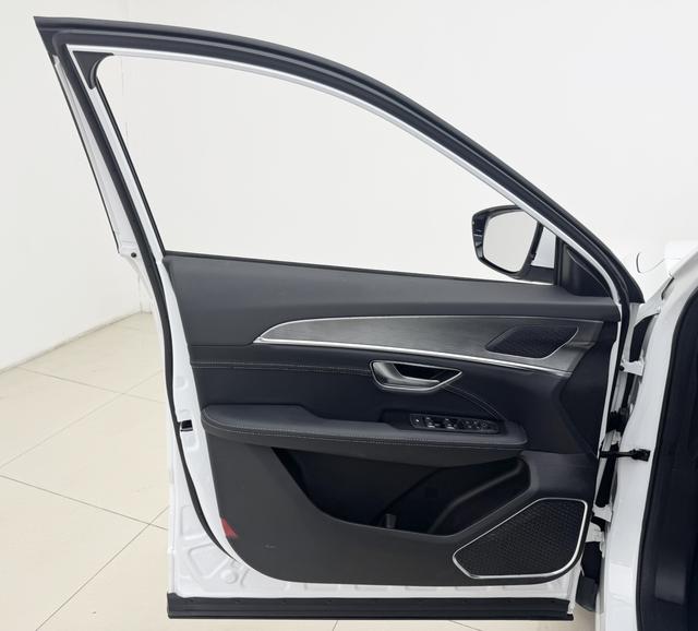 Jetour X70 PLUS 2023 car image #17