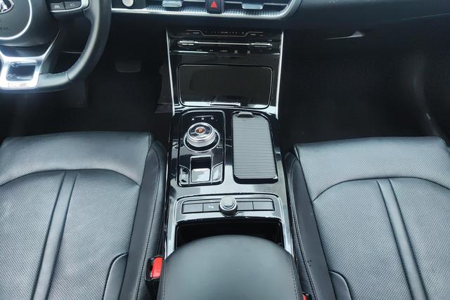 Kia K5 2021 car image #17