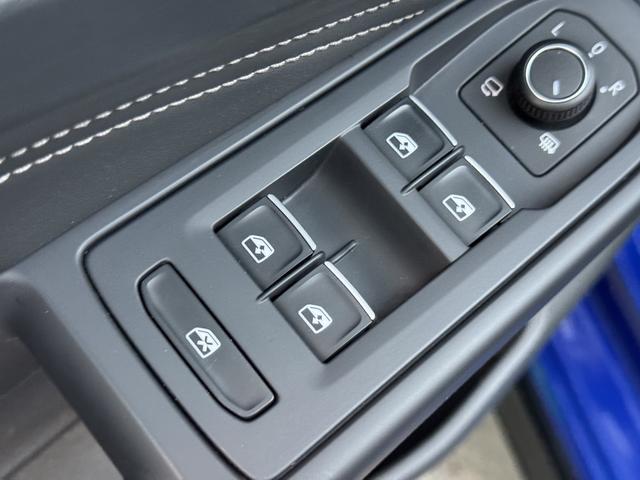 Volkswagen Golf 2021 car image #17