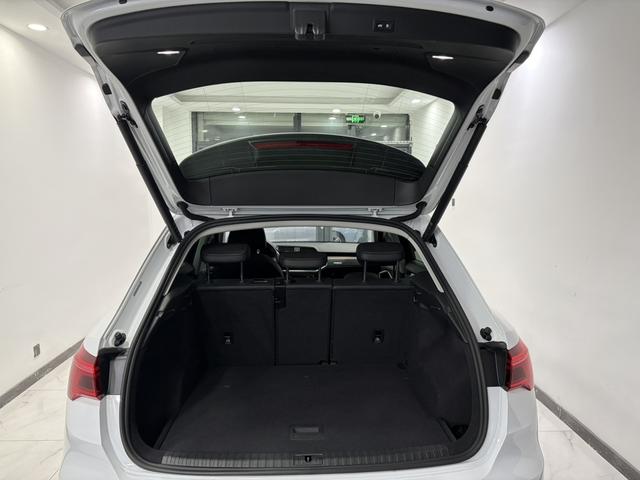 Audi Q3 2022 car image #17
