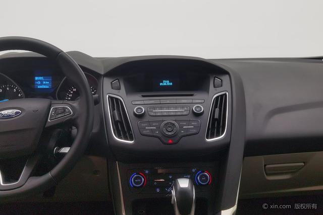 Ford Focus 2015 car image #17