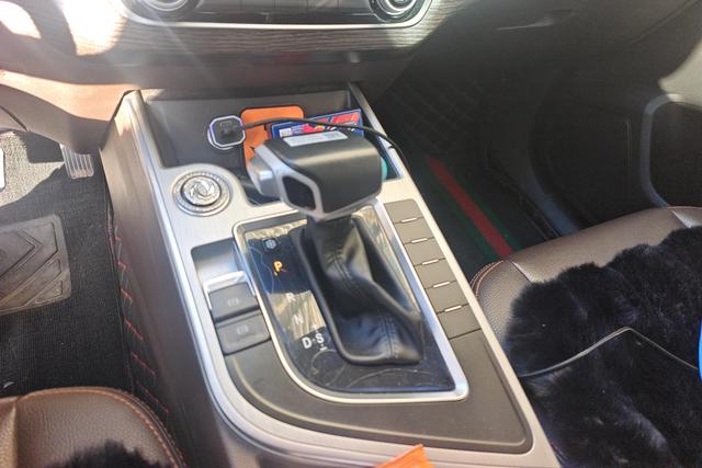 Forthing JOYEAR X5 2018 car image #17