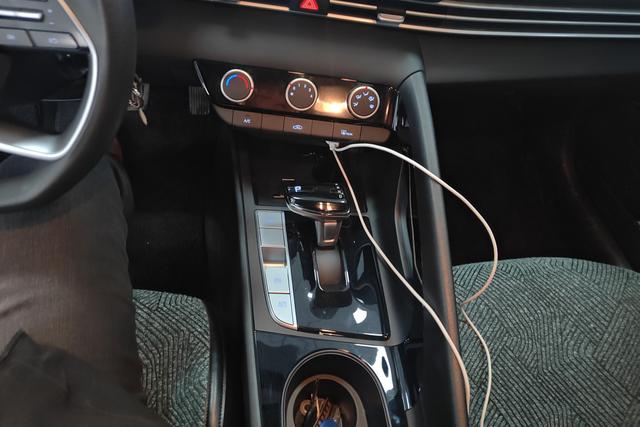 Hyundai Elantra 2025 car image #17