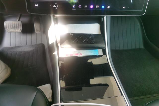 Tesla Model 3 2020 car image #17