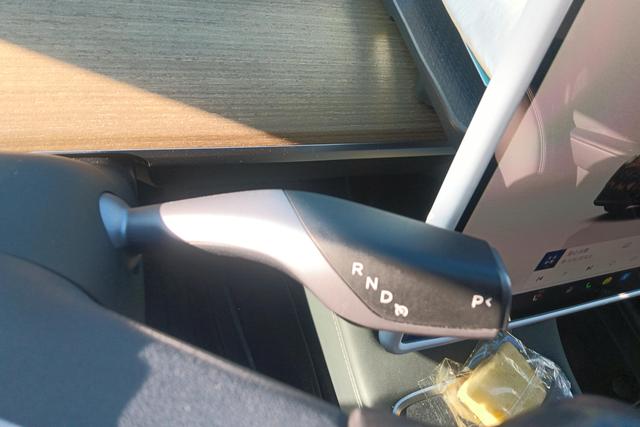 Tesla Model Y 2023 car image #17