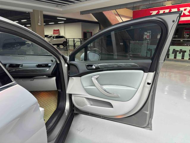 Citroen C5 2012 car image #17