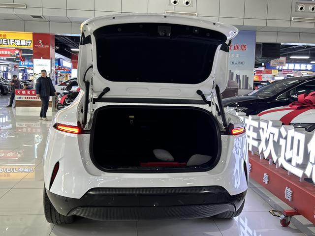 Avatr 11 2023 car image #17