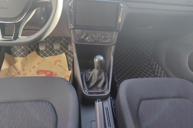 Jetta VA3 2023 car image #17