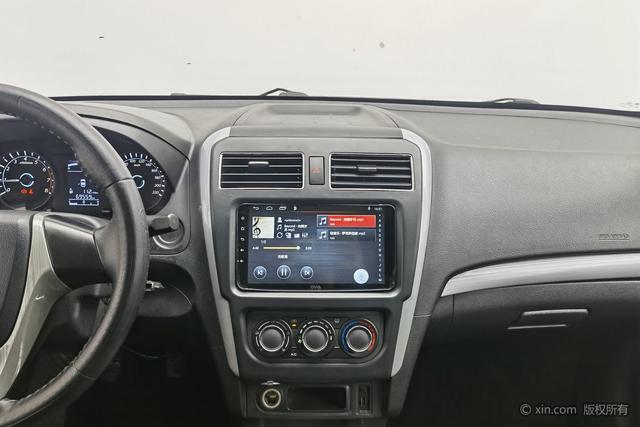 Forthing JOYEAR S50 2015 car image #17