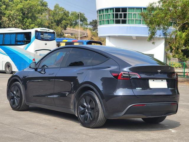 Tesla Model Y 2024 #17 Tesla Model Y 2024 car image #17