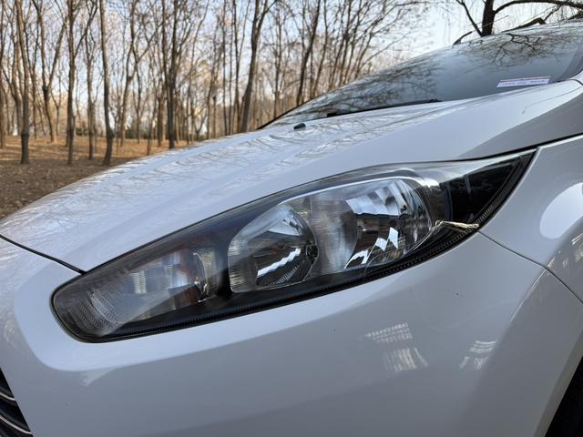 Ford Fiesta 2014 car image #17