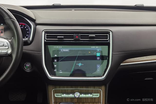 Roewe RX8 2019 car image #17