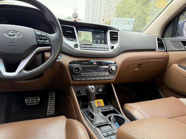 Hyundai Tucson 2015 immagine di auto #17