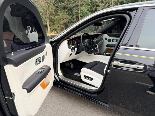 劳斯莱斯 古思特 2021 汽车图片 #17