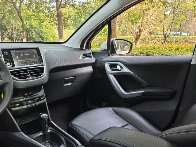 Peugeot 2008 2014 immagine di auto #17