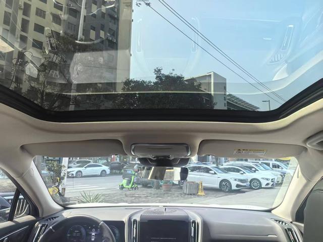 HongQi HS3 PHEV 2025 car image #17