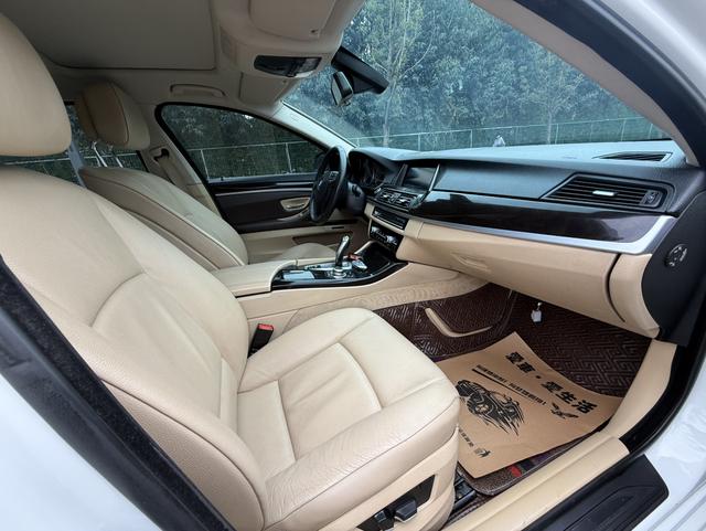 BMW 5 Series 2012 car image #17