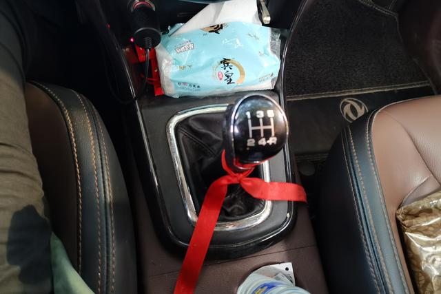 Forthing SX6 2017 car image #17