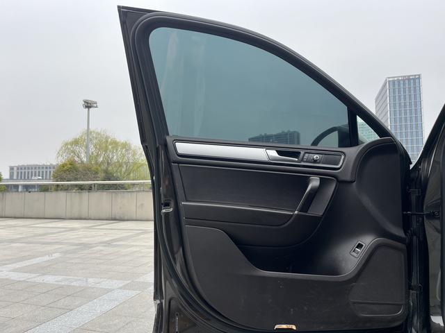 Volkswagen Touareg 2017 immagine di auto #17