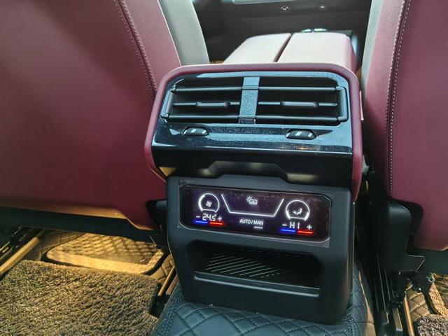 BMW 5 Series 2025 #17 BMW 5 Series 2025 car image #17